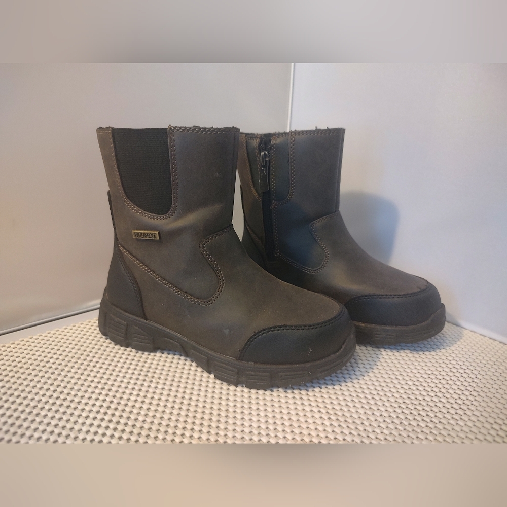 Wonder Nation Boys Size 1 Zippered Boots Waterproof Barely used